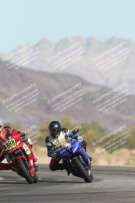 media/Oct-30-2025-Racers Edge (Thu) [[dabbdaf680]]/3-B Group/Session 2 (Turn 14)/